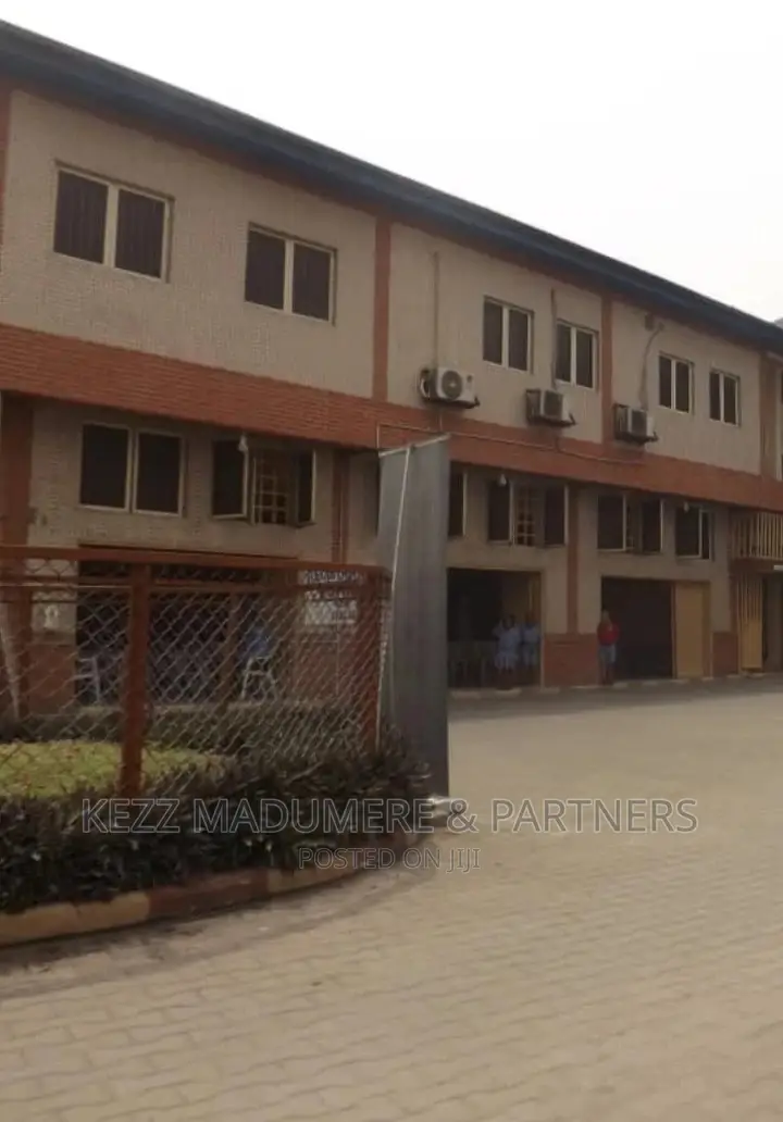 For Sale : FUNCTIONAL SCHOOL in Port-Harcourt