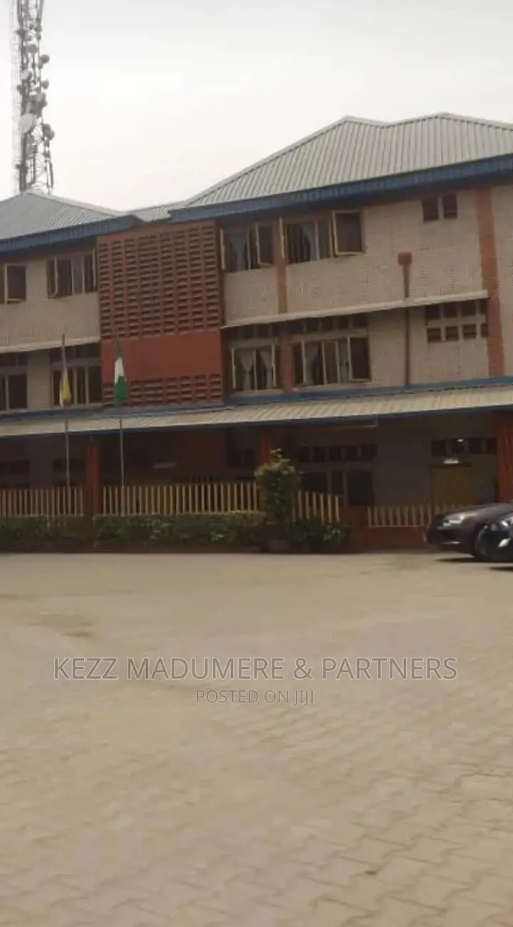 For Sale : FUNCTIONAL SCHOOL in Port-Harcourt