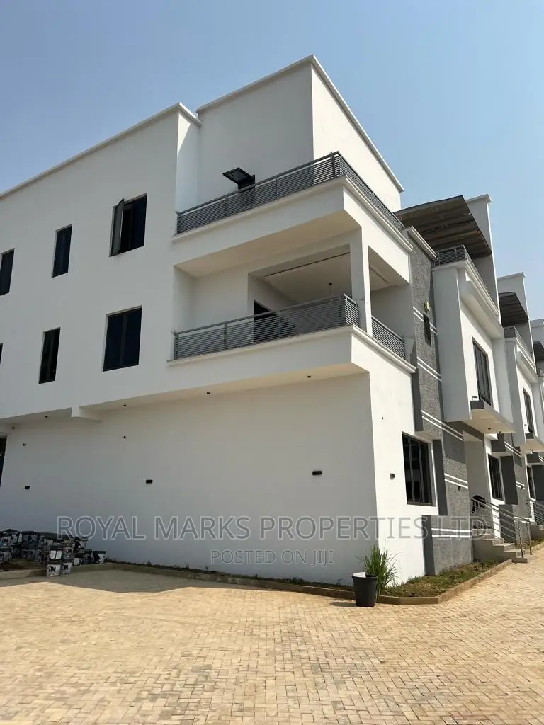 5bdrm Townhouse/Terrace in Guzape for sale in Guzape District