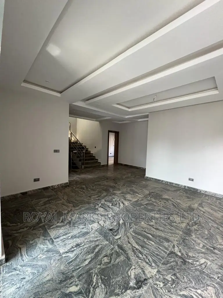 5bdrm Townhouse/Terrace in Guzape for sale in Guzape District