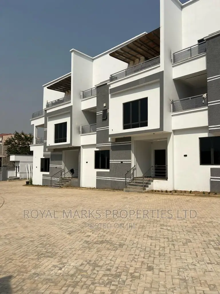 5bdrm Townhouse/Terrace in Guzape for sale in Guzape District