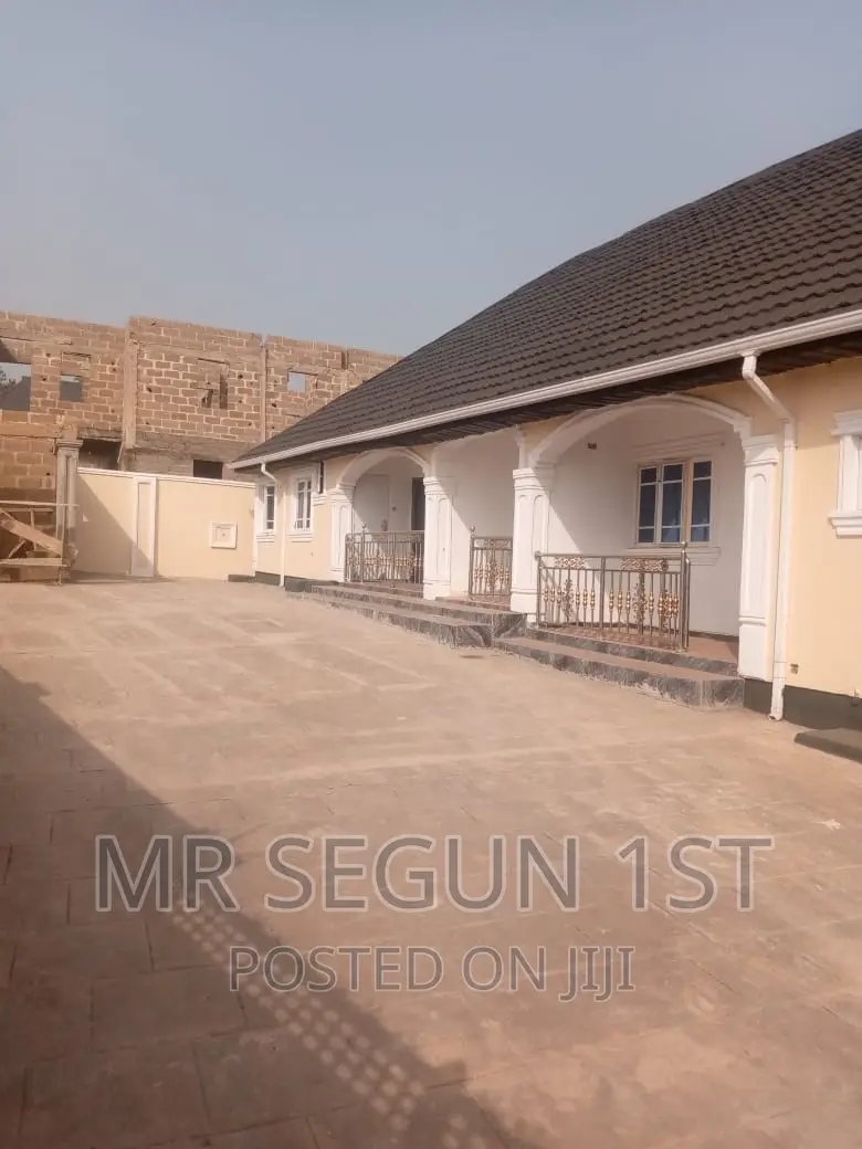 3bdrm Block of Flats in Ado Residential, Akala Express for rent in Akala Express