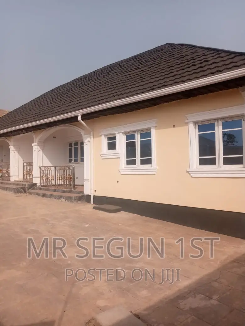 3bdrm Block of Flats in Ado Residential, Akala Express for rent in Akala Express
