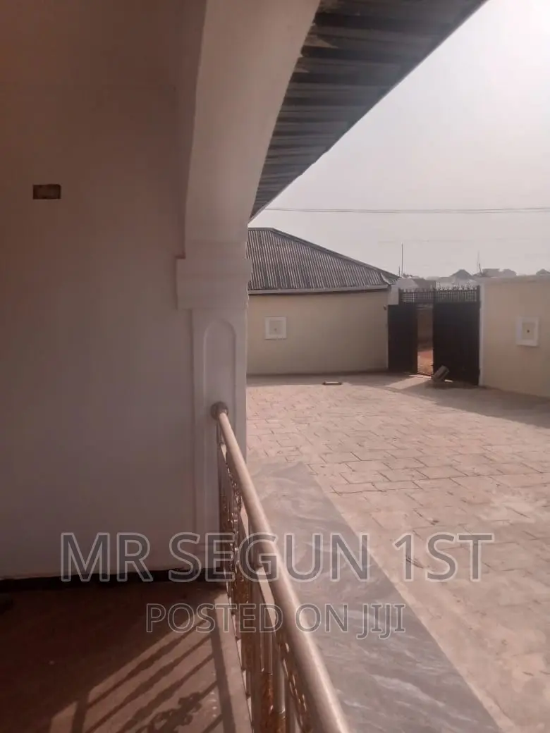 3bdrm Block of Flats in Ado Residential, Akala Express for rent in Akala Express