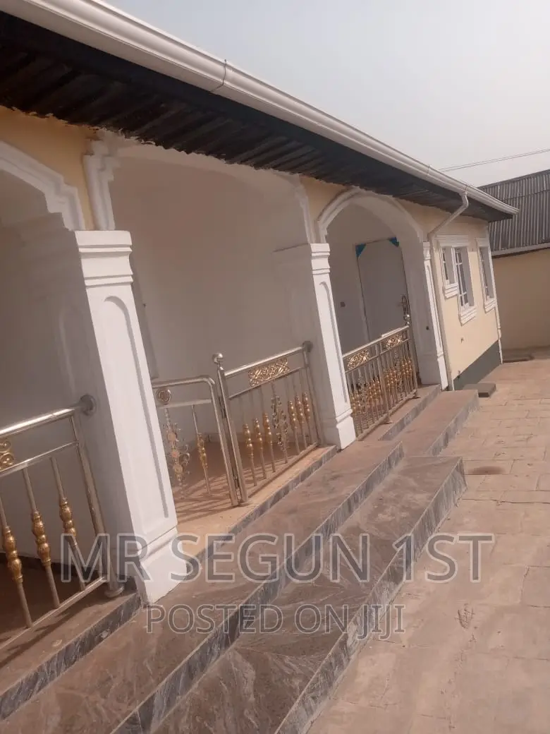 3bdrm Block of Flats in Ado Residential, Akala Express for rent in Akala Express