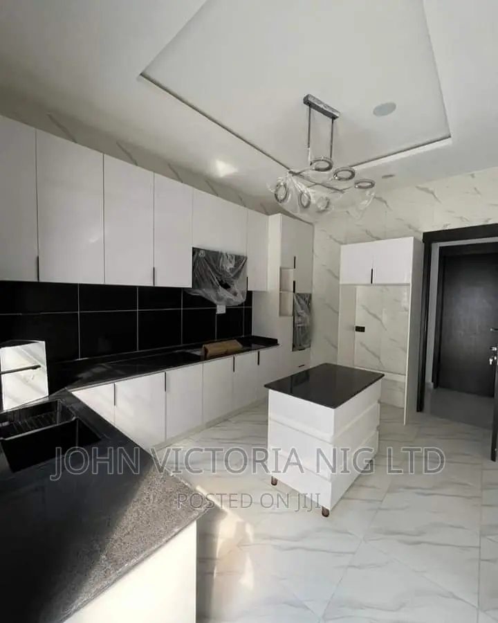 5bdrm Duplex in Vgc for sale in VGC / Ajah