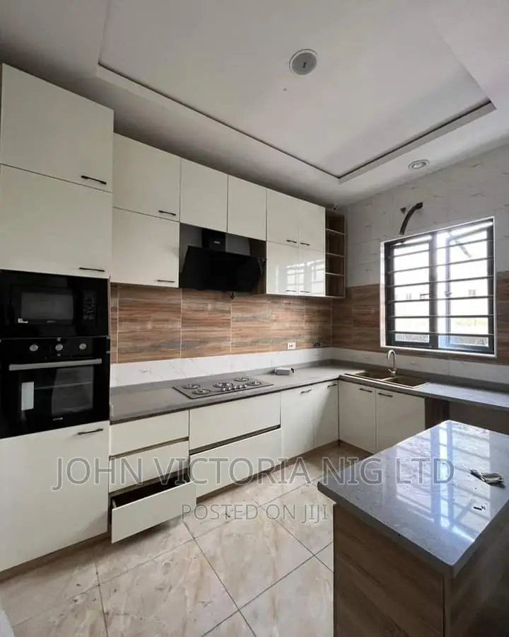 5bdrm Duplex in Vgc for sale in VGC / Ajah