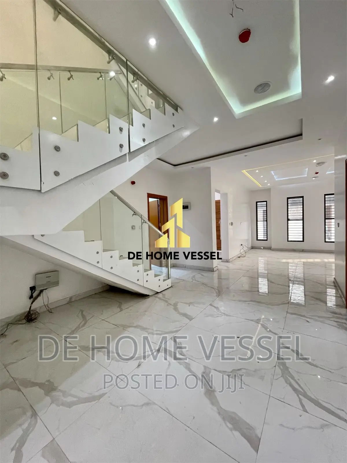 5bdrm Duplex in Lekki Phase 1 for sale in Lekki Phase 1