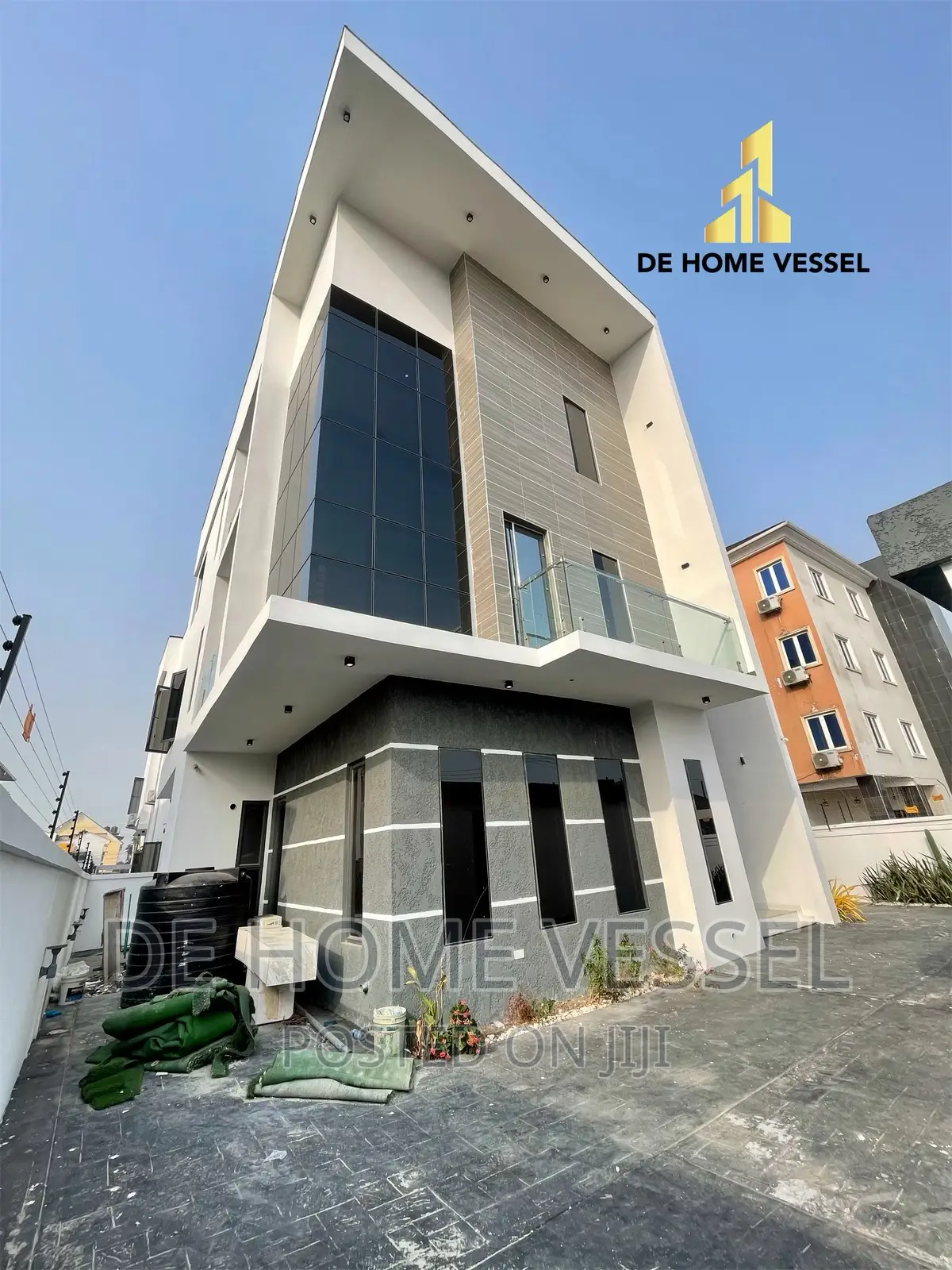 5bdrm Duplex in Lekki Phase 1 for sale in Lekki Phase 1