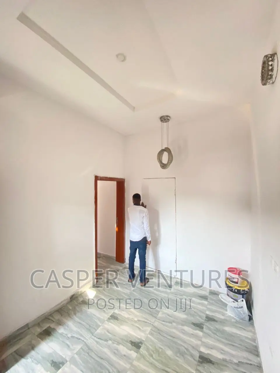 1bdrm Room & Parlour in Chevron for rent in Chevron