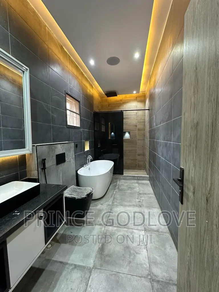 5bdrm Duplex in Wuse for sale in Wuse