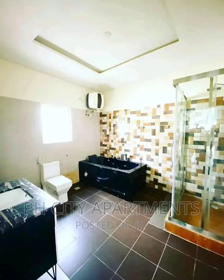 5bdrm Duplex in Mopol19, Port-Harcourt for sale in Port-Harcourt