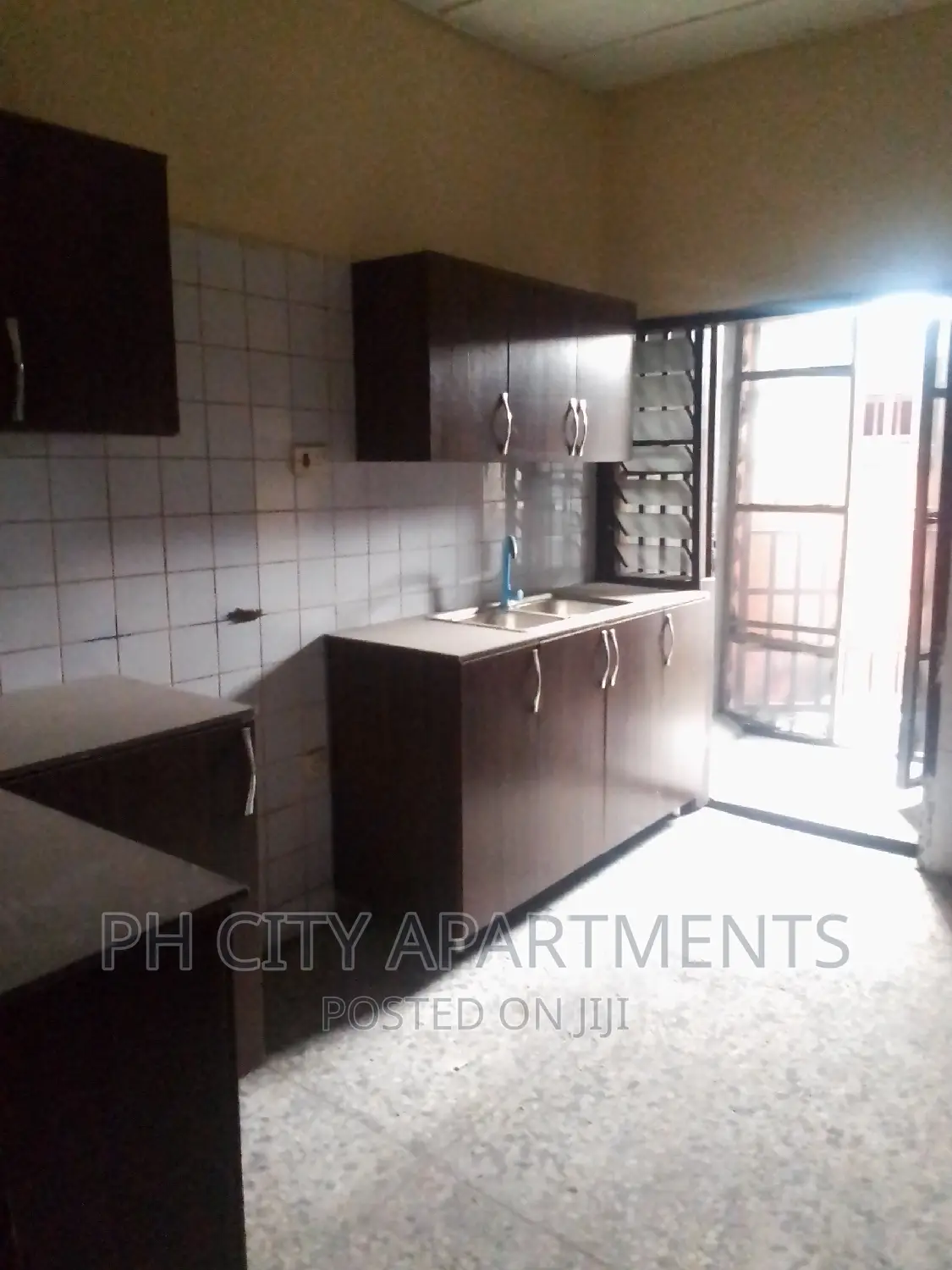 3bdrm Bungalow in Rd Road Off Okporo, Port-Harcourt for rent in Port-Harcourt
