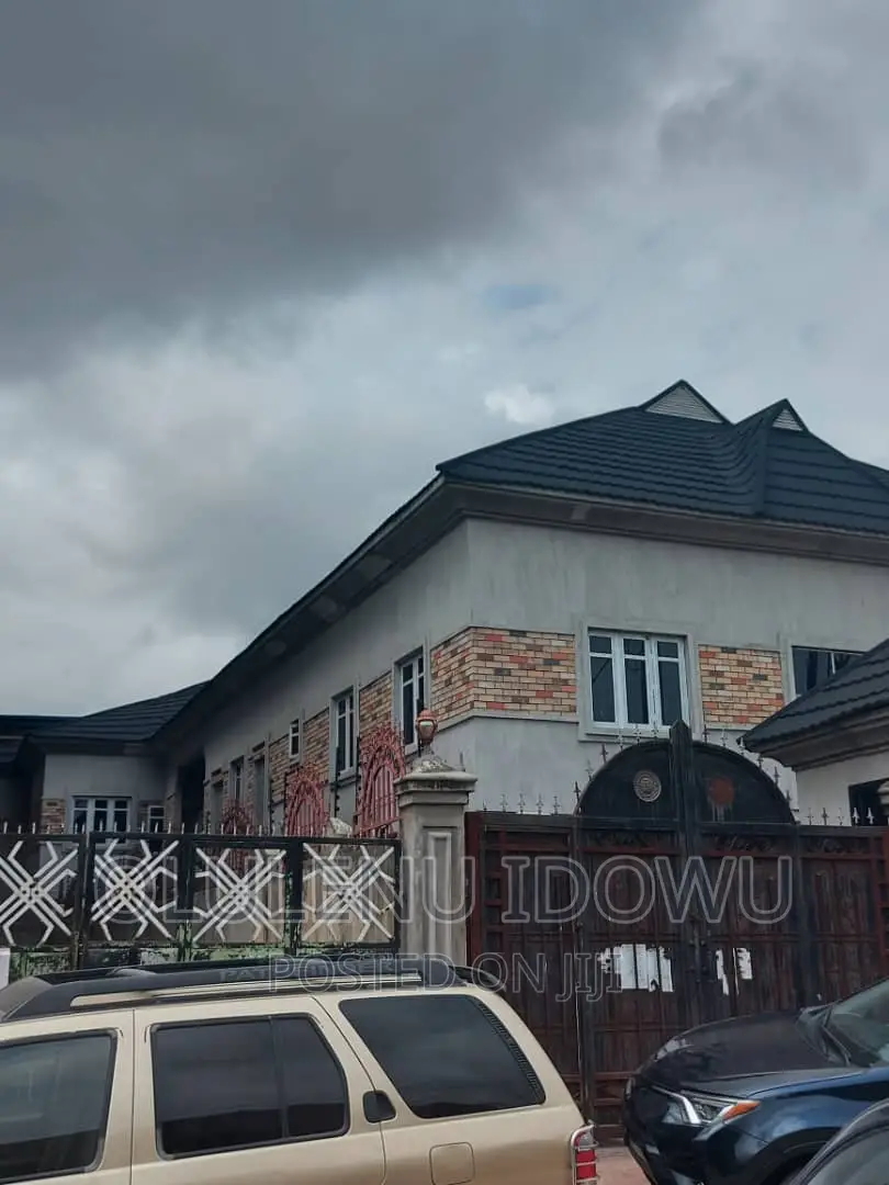 Furnished 4bdrm Duplex in Alimosho for sale in Alimosho