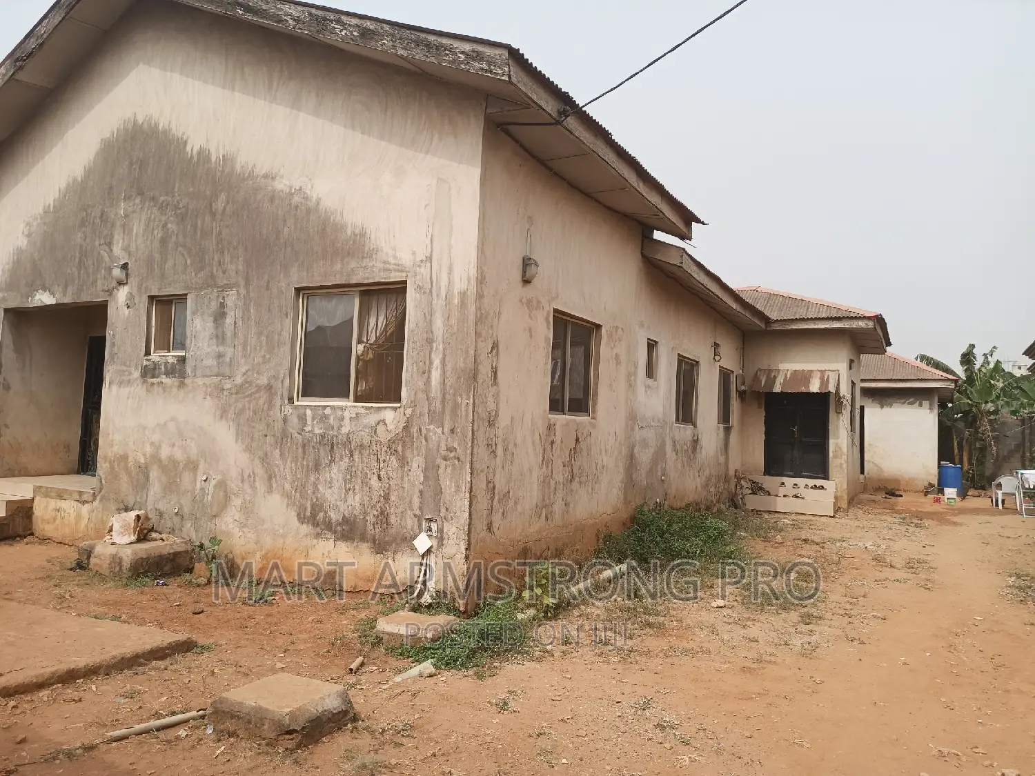 7bdrm Block of Flats in Erunwe Est Off for sale in Ikorodu