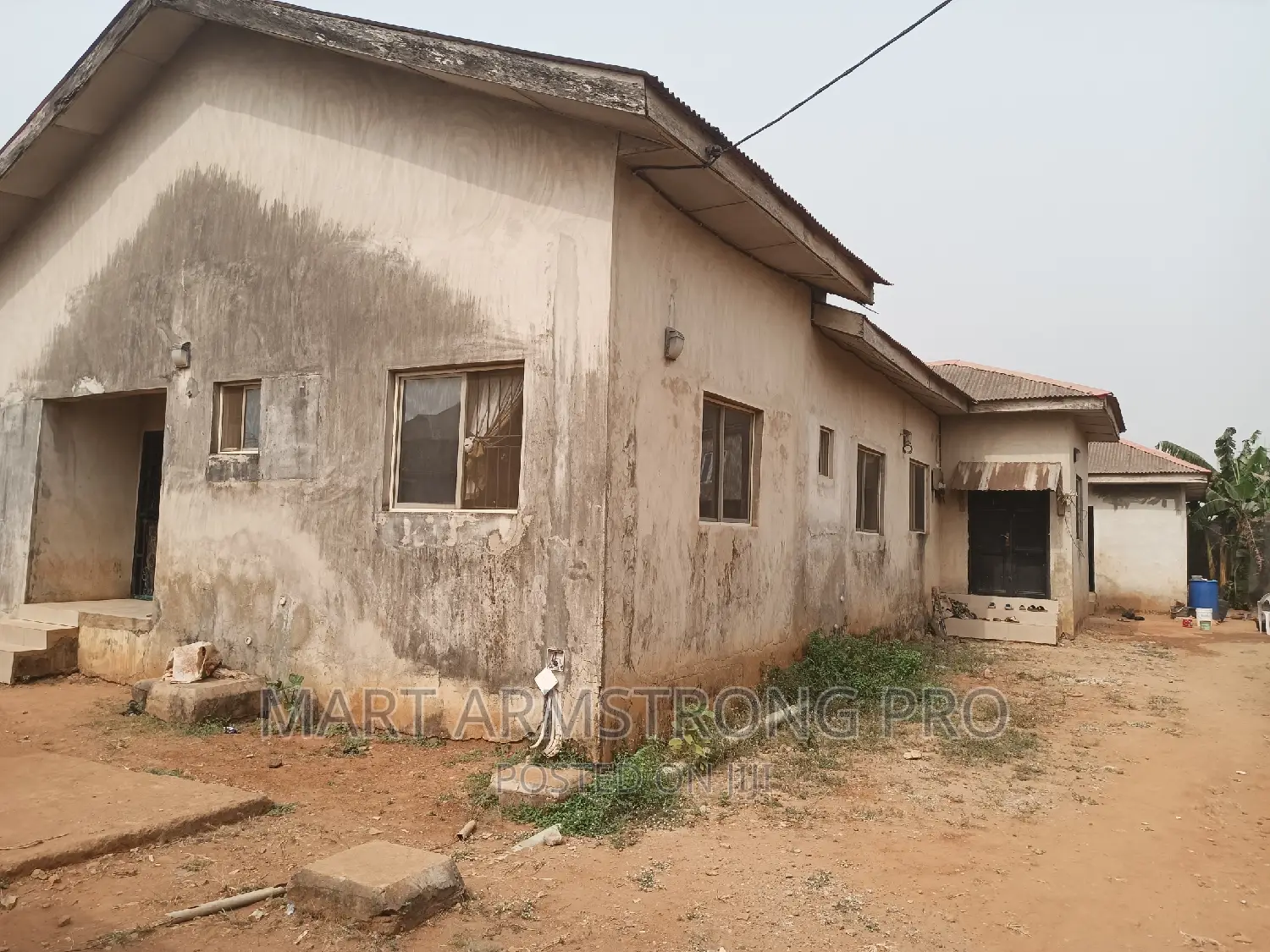 7bdrm Block of Flats in Erunwe Est Off for sale in Ikorodu