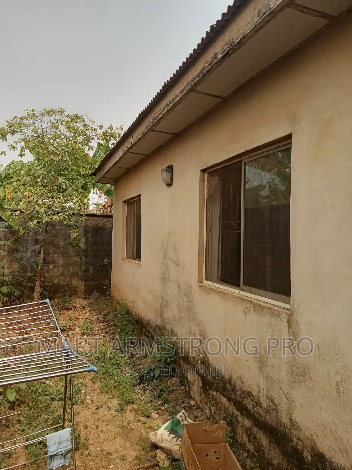 7bdrm Block of Flats in Erunwe Est Off for sale in Ikorodu
