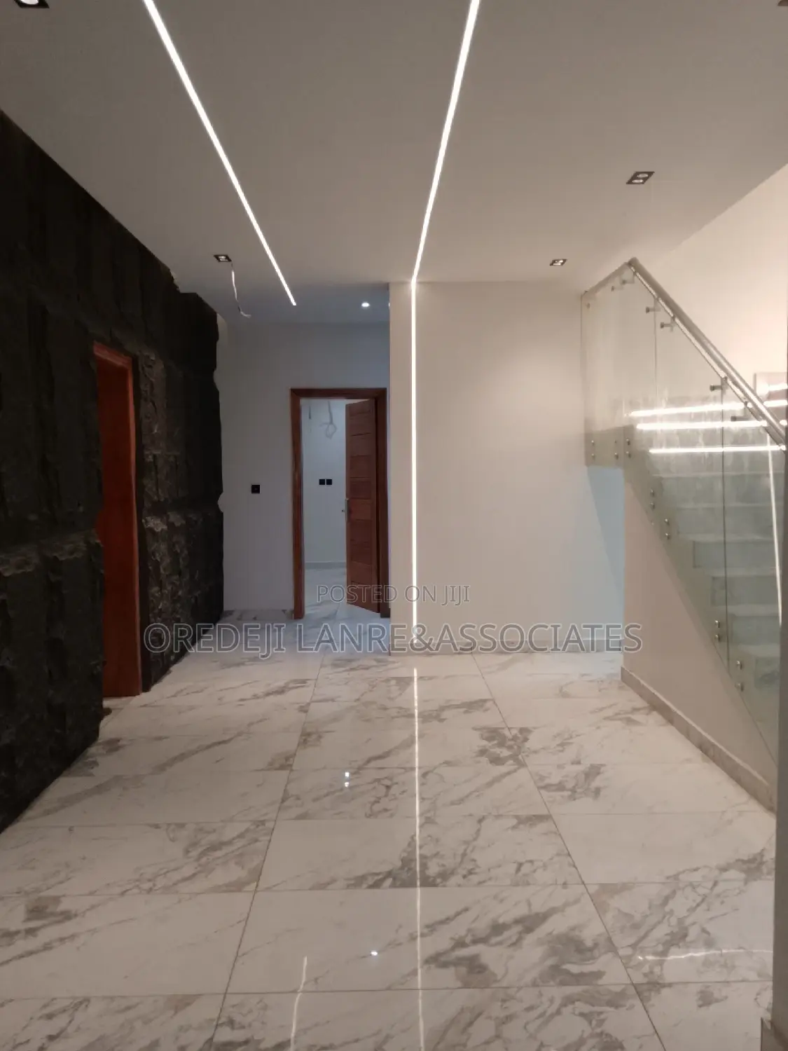 5bdrm Maisonette in Omole Phase1 for sale in Omole Phase 1