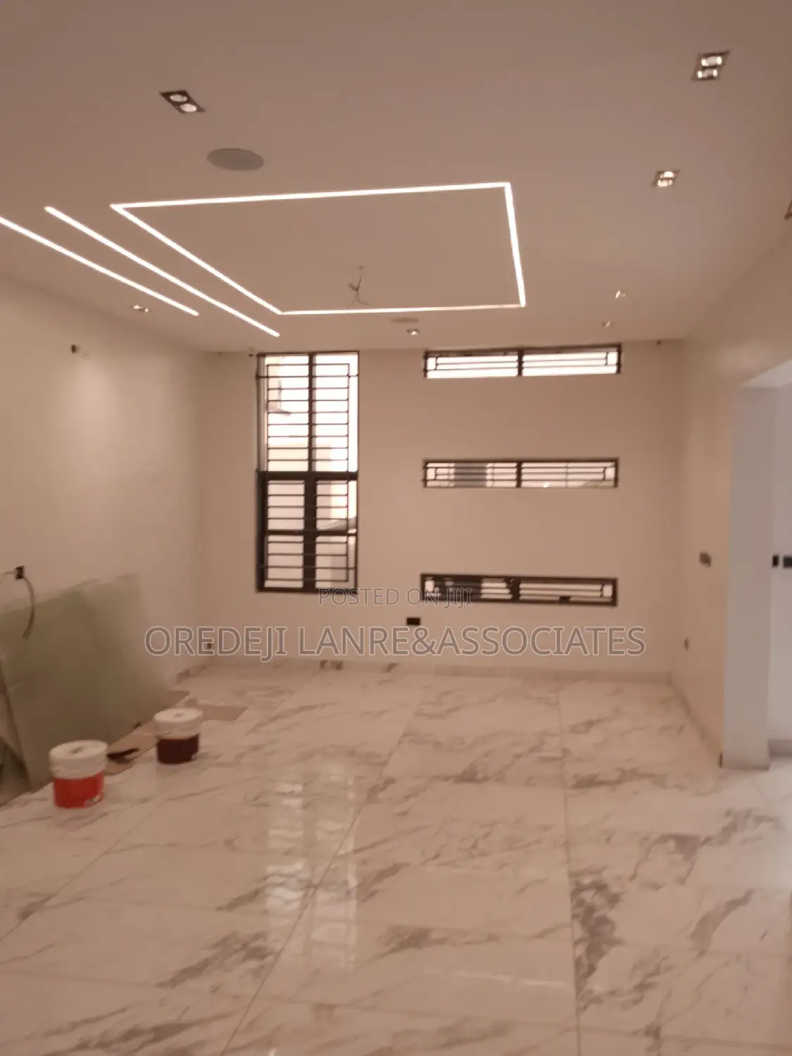 5bdrm Maisonette in Omole Phase1 for sale in Omole Phase 1