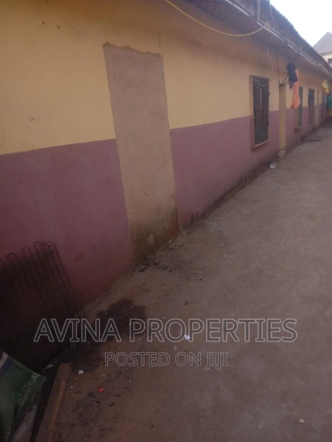 A Total of Converterble 10 Rooms With Two Shop in Owerri