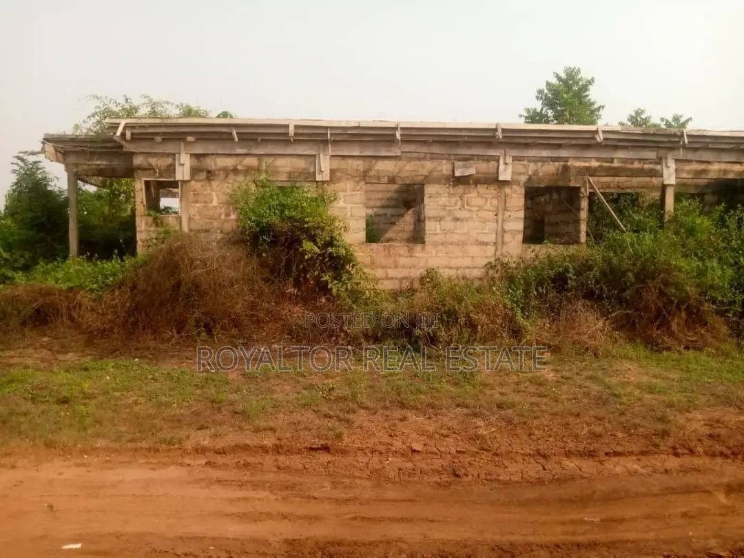 4bdrm Bungalow in Royaltor, Benin City for sale in Benin City