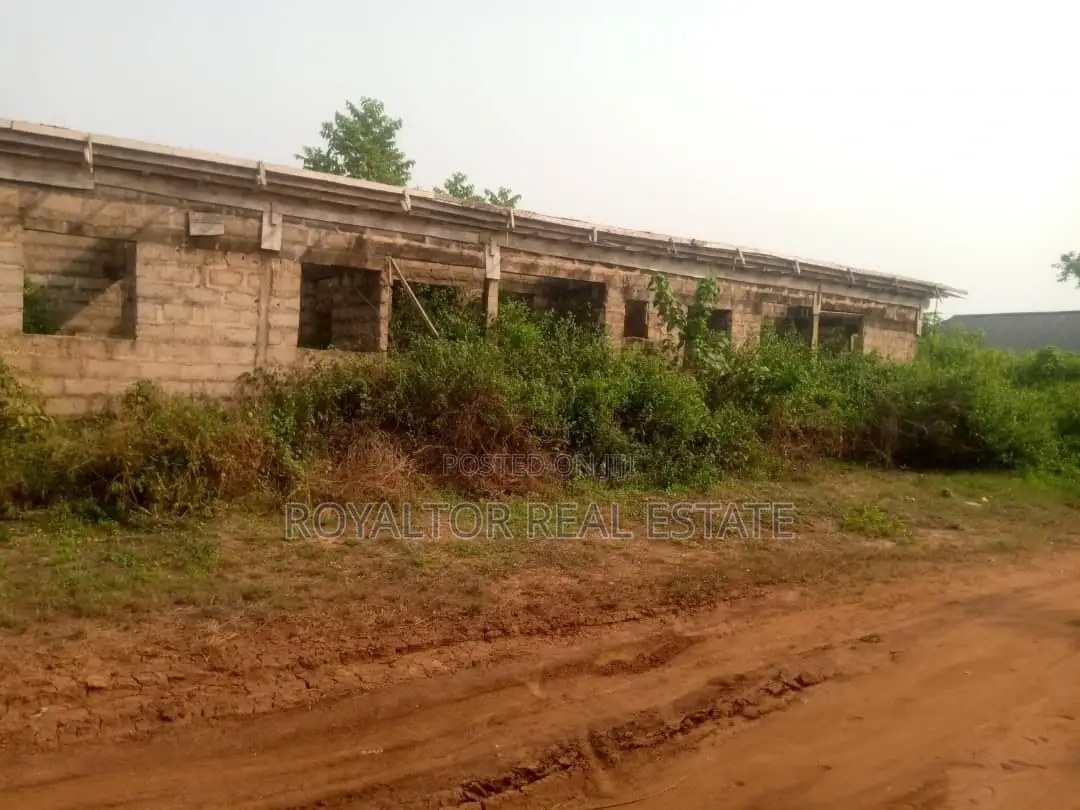 4bdrm Bungalow in Royaltor, Benin City for sale in Benin City