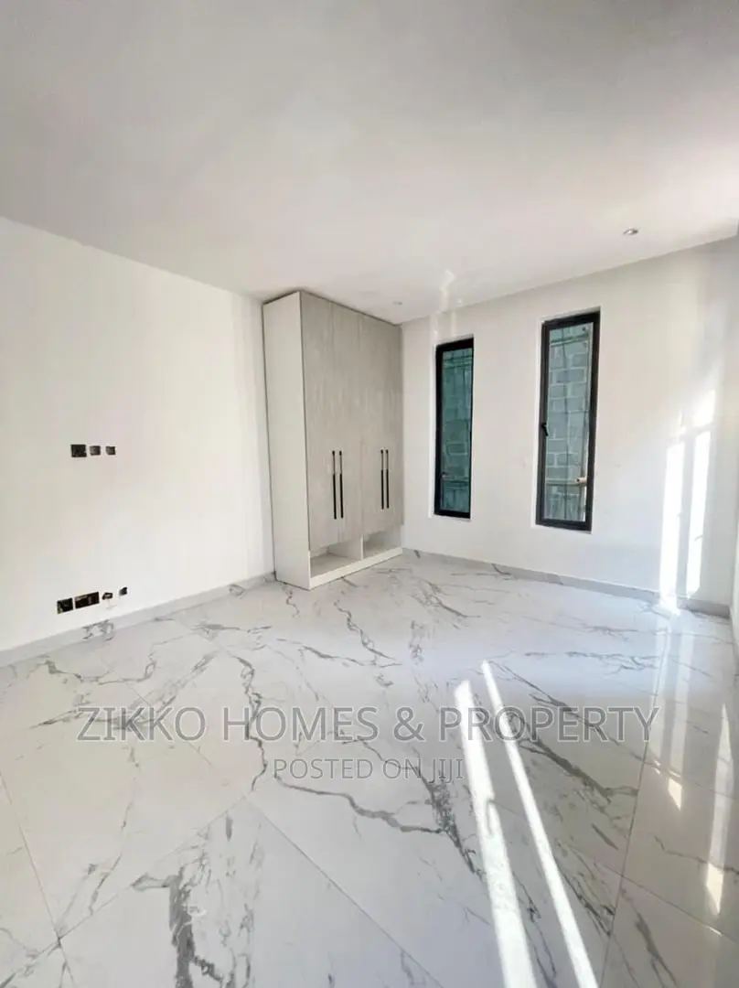 5bdrm Duplex in Lekki for sale in Lekki