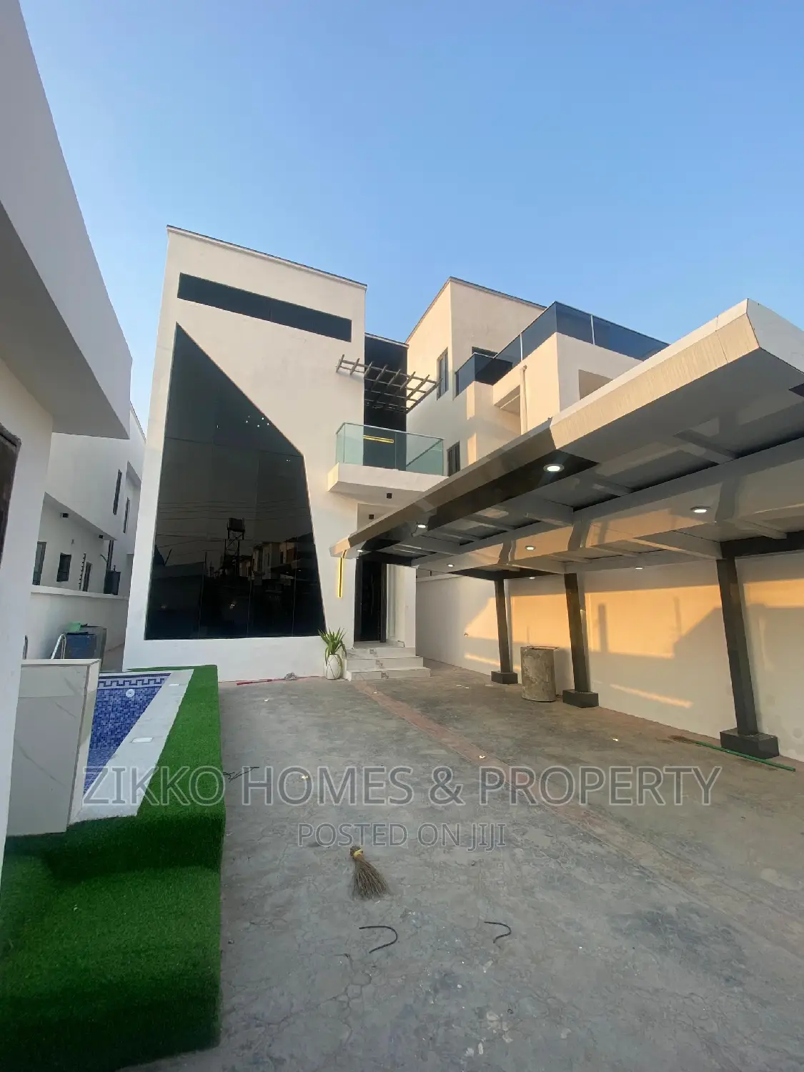 5bdrm Duplex in Agungi, Lekki for sale in Lekki