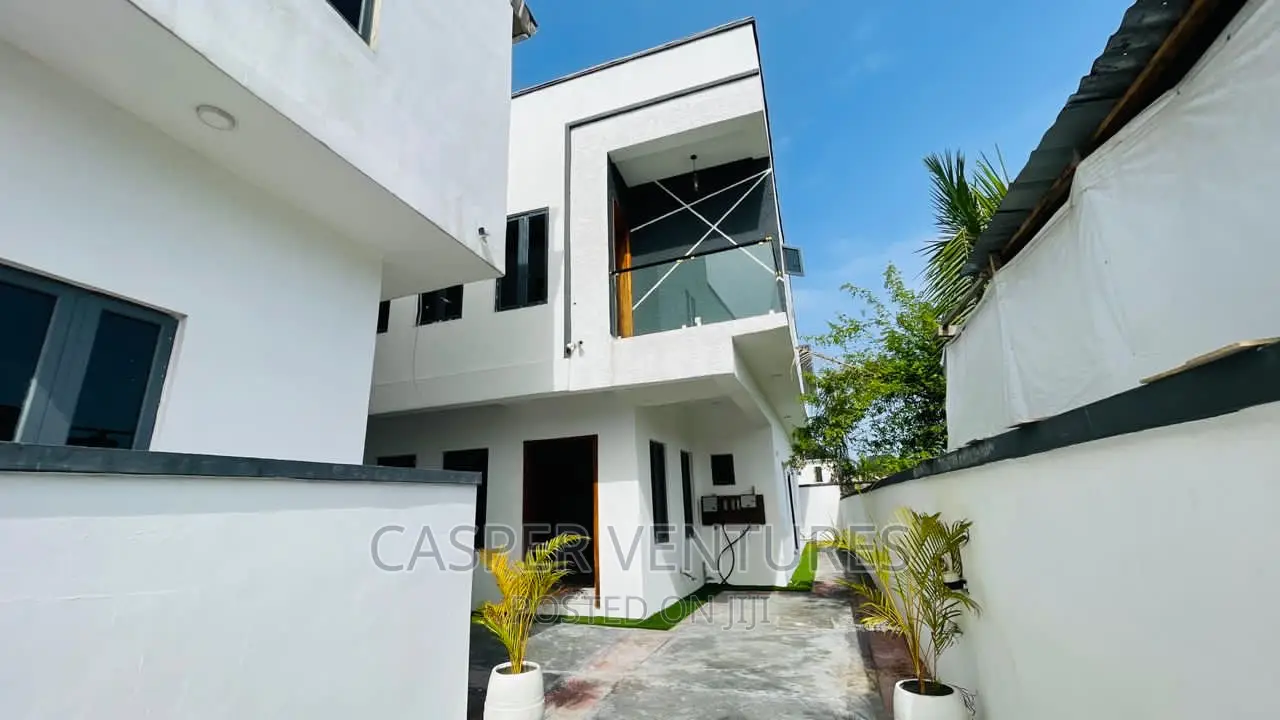 4bdrm Duplex in Ologolo for sale in Ologolo