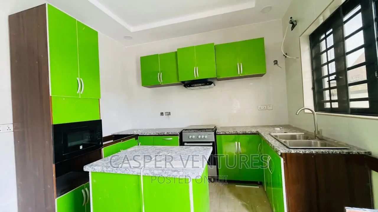 4bdrm Duplex in Ologolo for sale in Ologolo