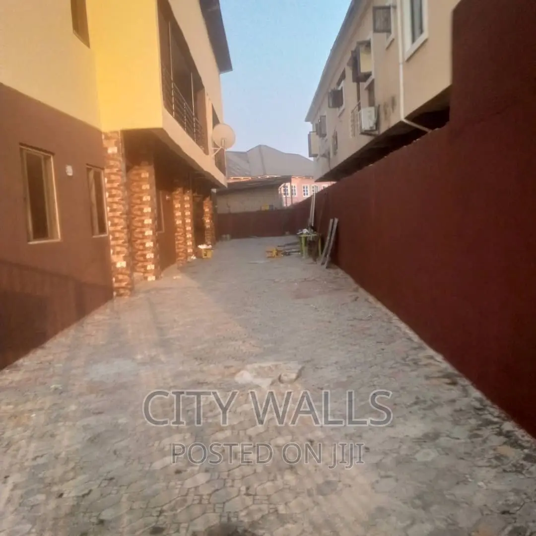 2bdrm Block of Flats in Ogombo for rent in Ogombo