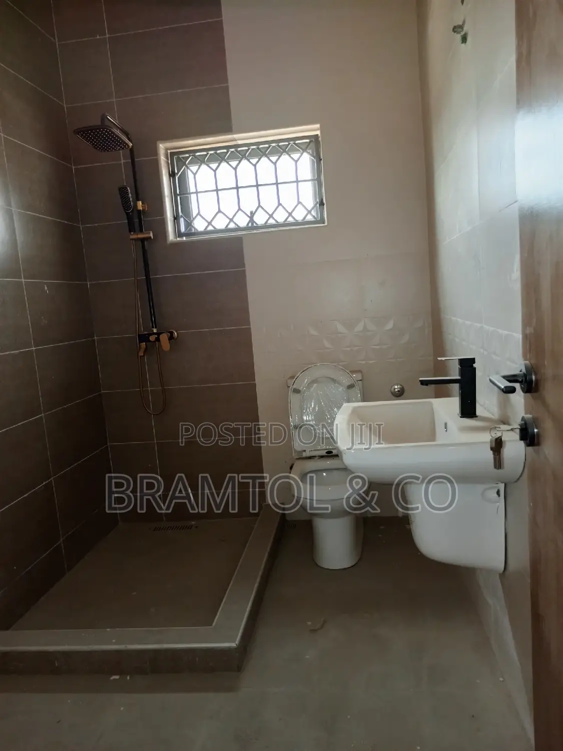 4bdrm Townhouse / Terrace in Durumi for rent in Durumi