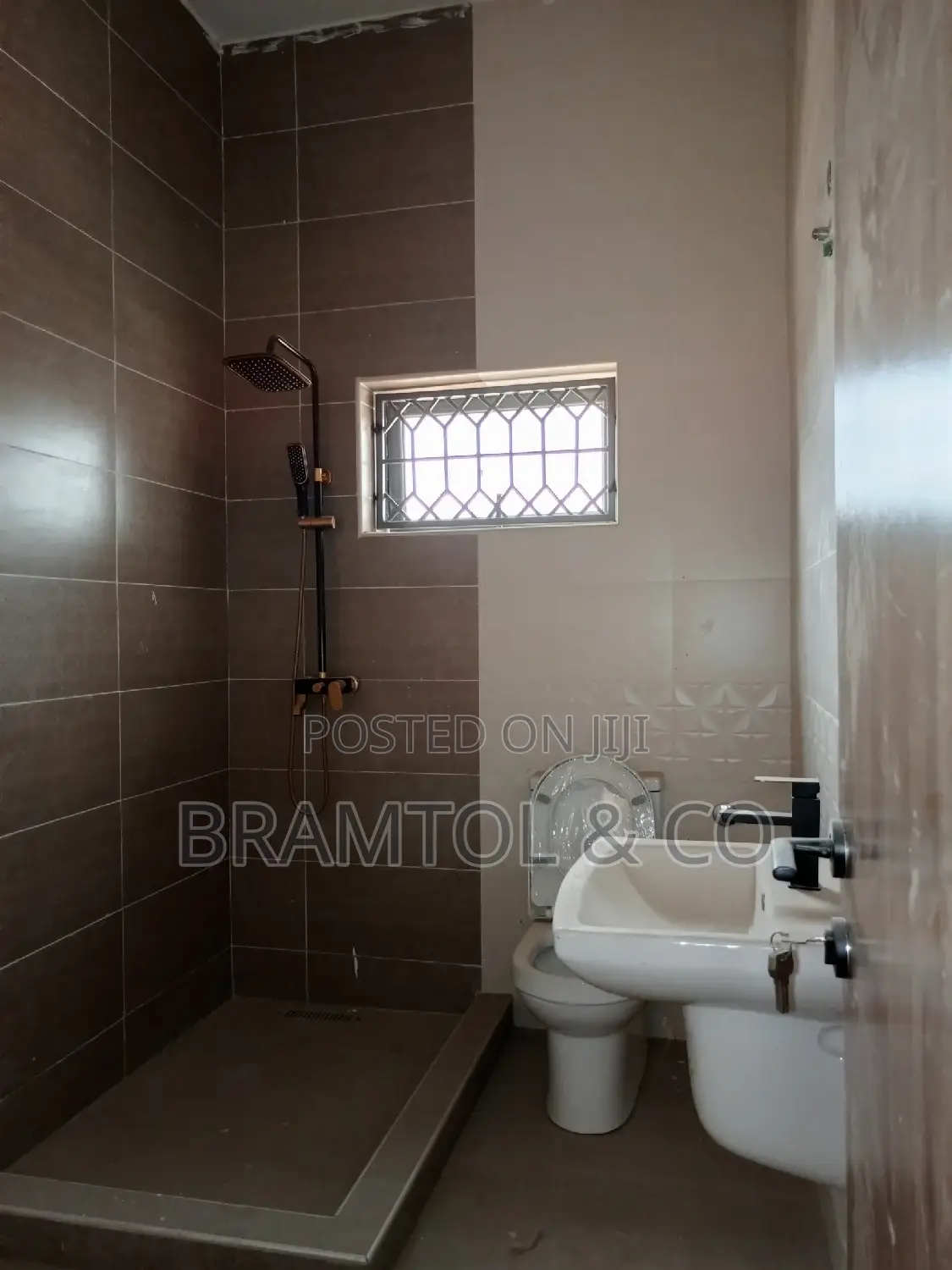 4bdrm Townhouse / Terrace in Durumi for rent in Durumi