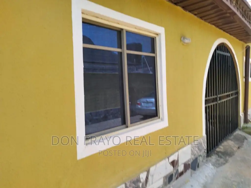 8bdrm Block of Flats in Ishefun, Ayobo for sale in Ayobo