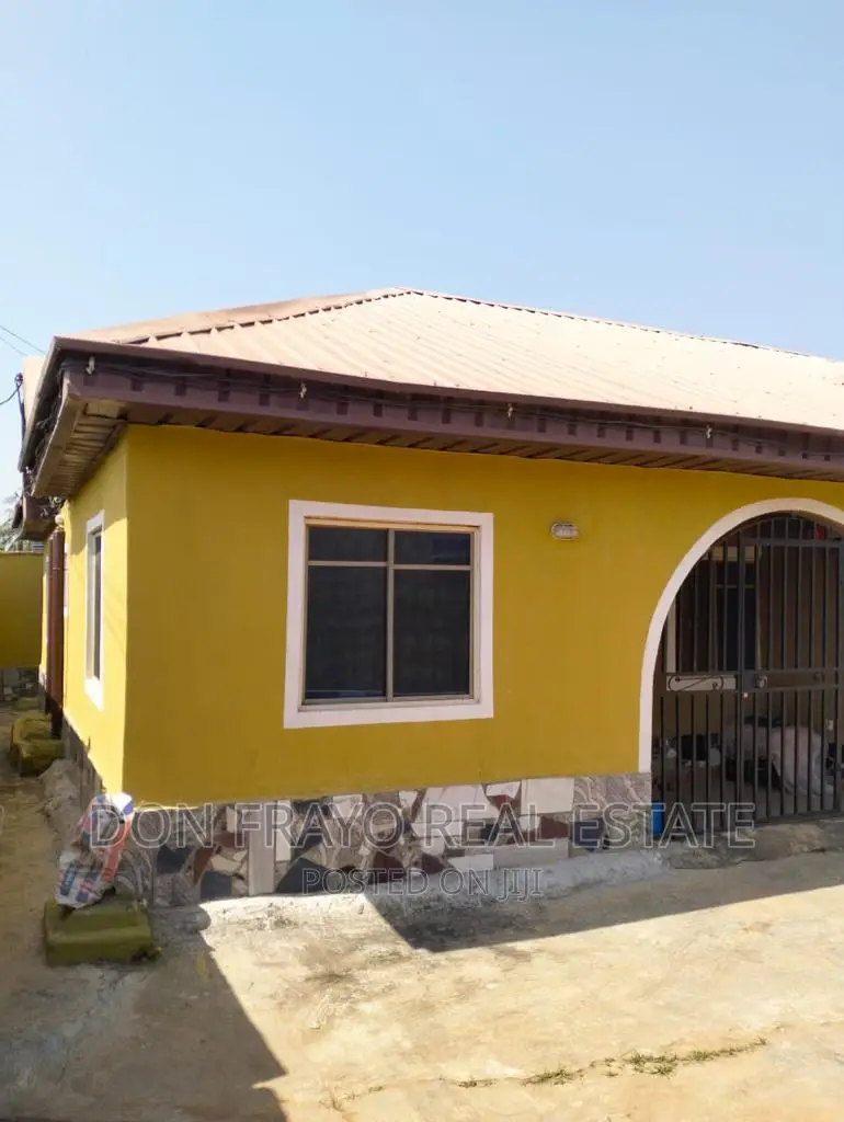 8bdrm Block of Flats in Ishefun, Ayobo for sale in Ayobo