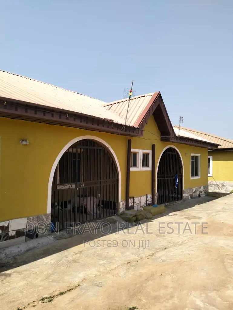 8bdrm Block of Flats in Ishefun, Ayobo for sale in Ayobo