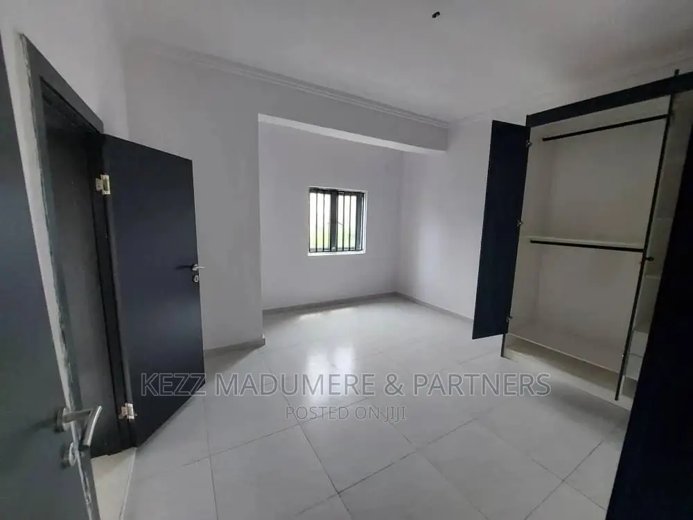 3bdrm Apartment in Osapa, Off Mobil Rd, for sale in Osapa london