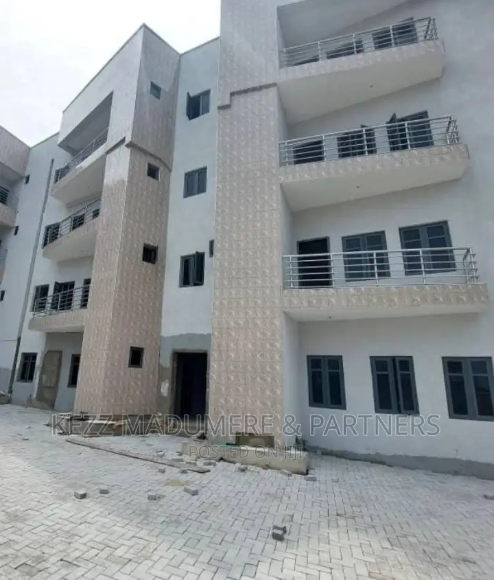 3bdrm Apartment in Osapa, Off Mobil Rd, for sale in Osapa london