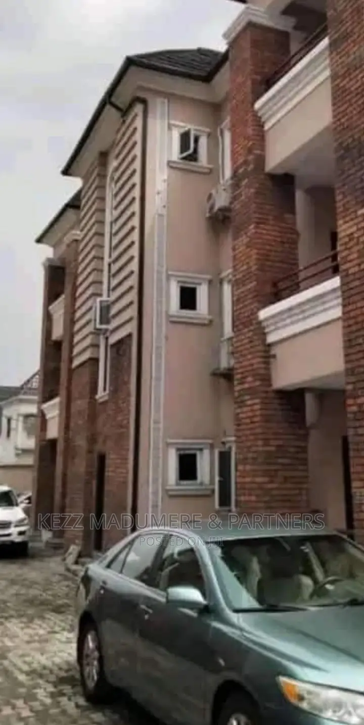 8bdrm Block of Flats in Ada George, Port for sale in Port-Harcourt