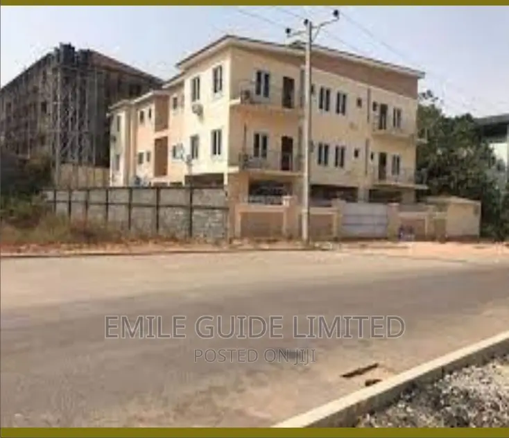 6bdrm Apartment In Emile Guide, Wuse 2 For Sale in Wuse 2