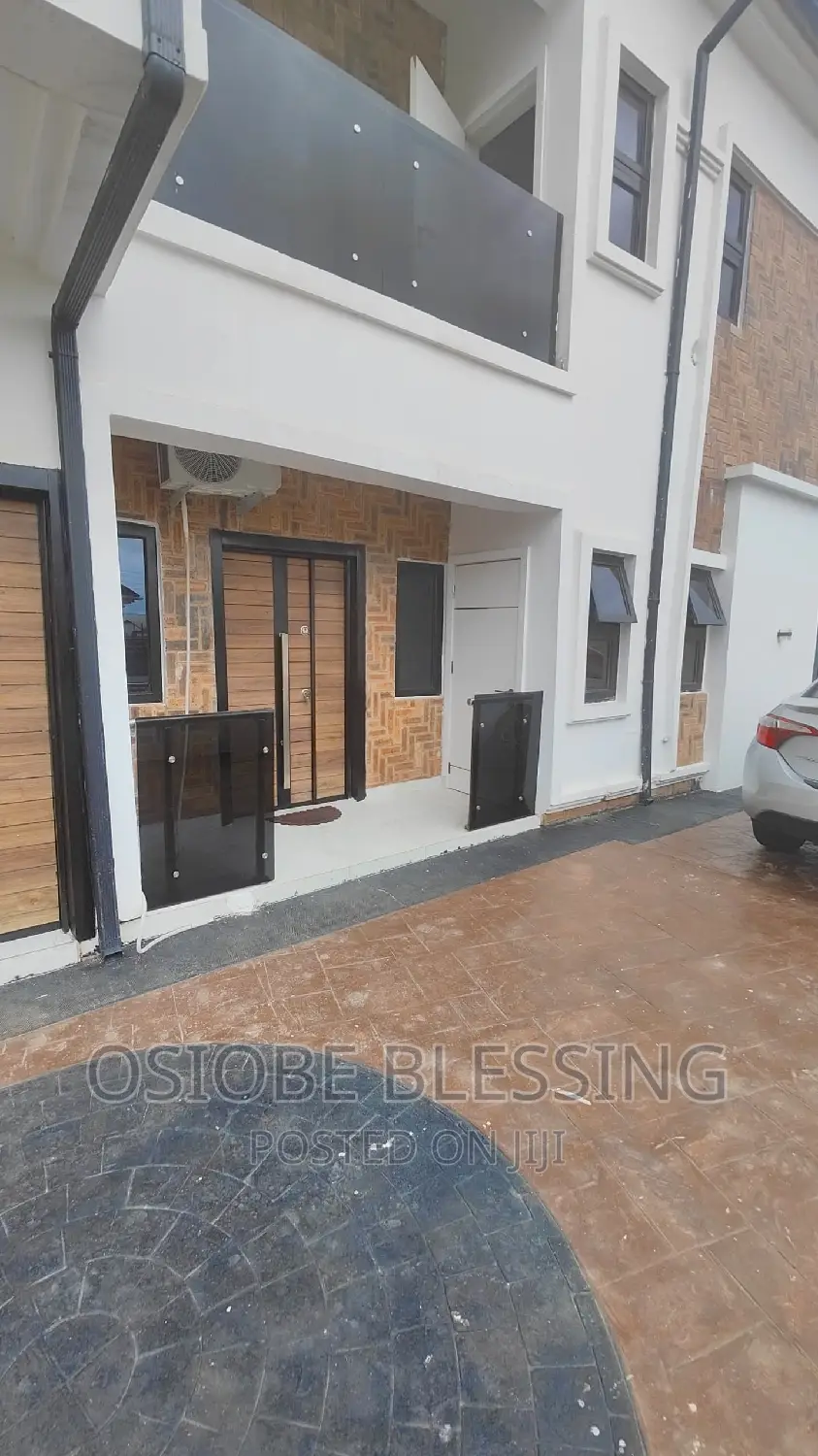Newly Renovated 4bedrooms Duplex in G.R.A Benin City in Benin City