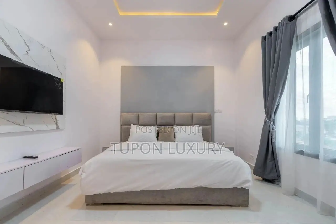 Luxury 2bed With Pool, Snooker, Gym, Ps4 in Lekki Phase 1