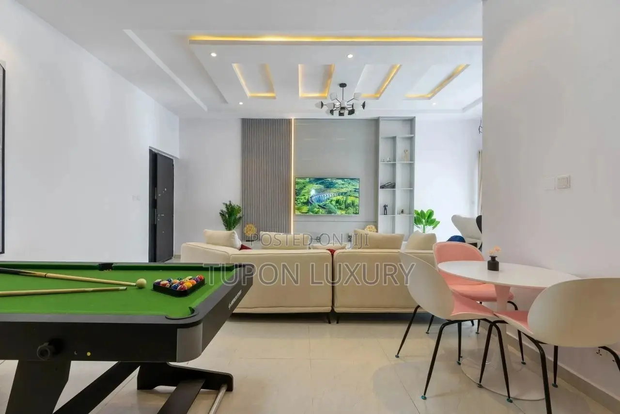 Luxury 2bed With Pool, Snooker, Gym, Ps4 in Lekki Phase 1