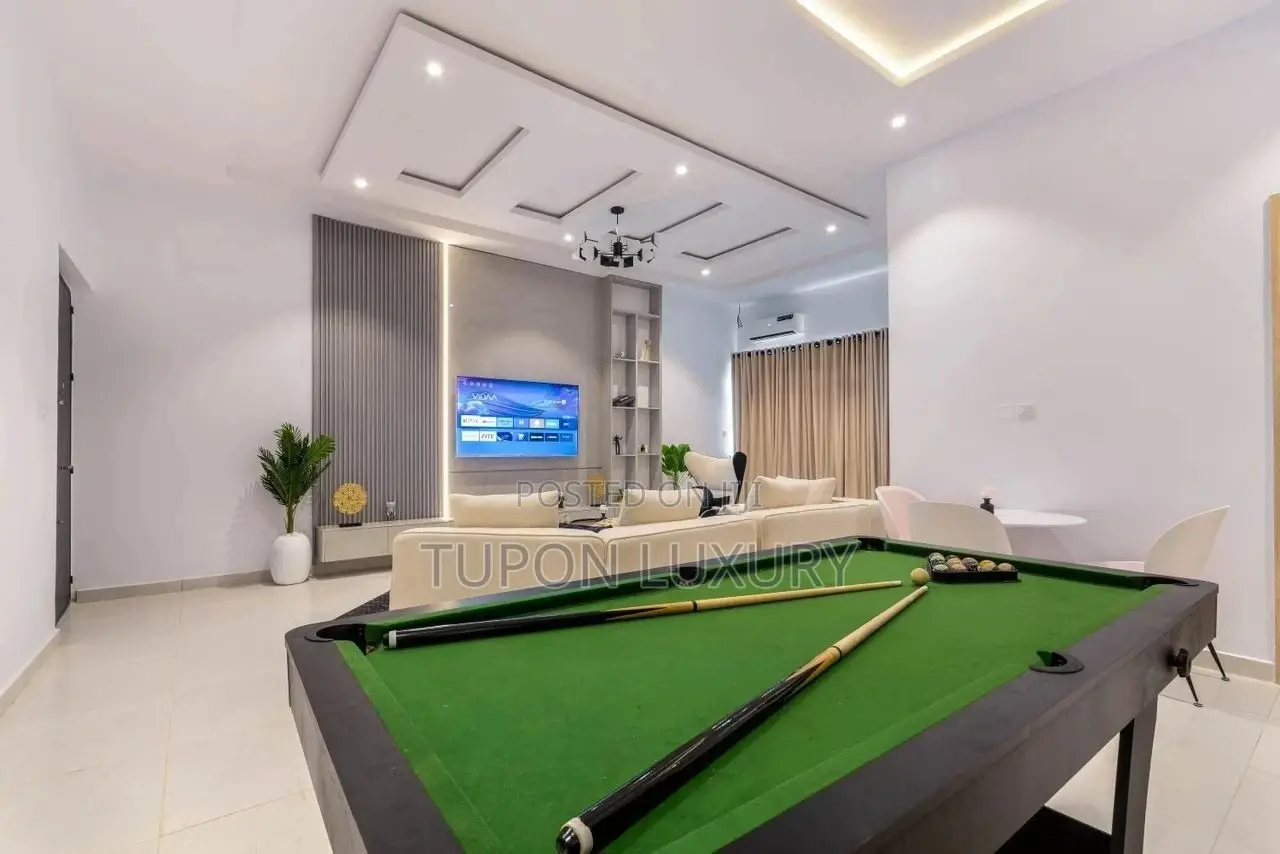 Luxury 2bed With Pool, Snooker, Gym, Ps4 in Lekki Phase 1