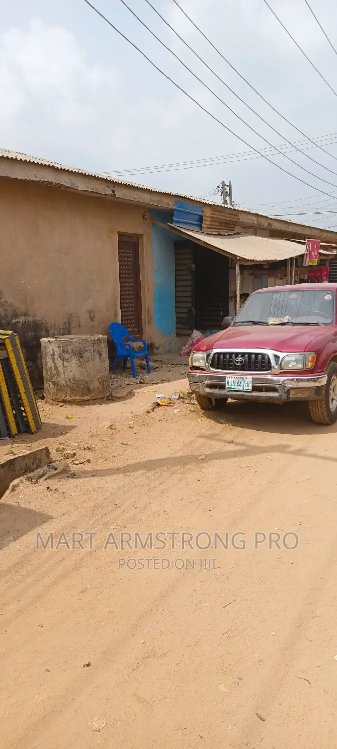 5bdrm Bungalow in Olainukan, Ikorodu for sale in Ikorodu