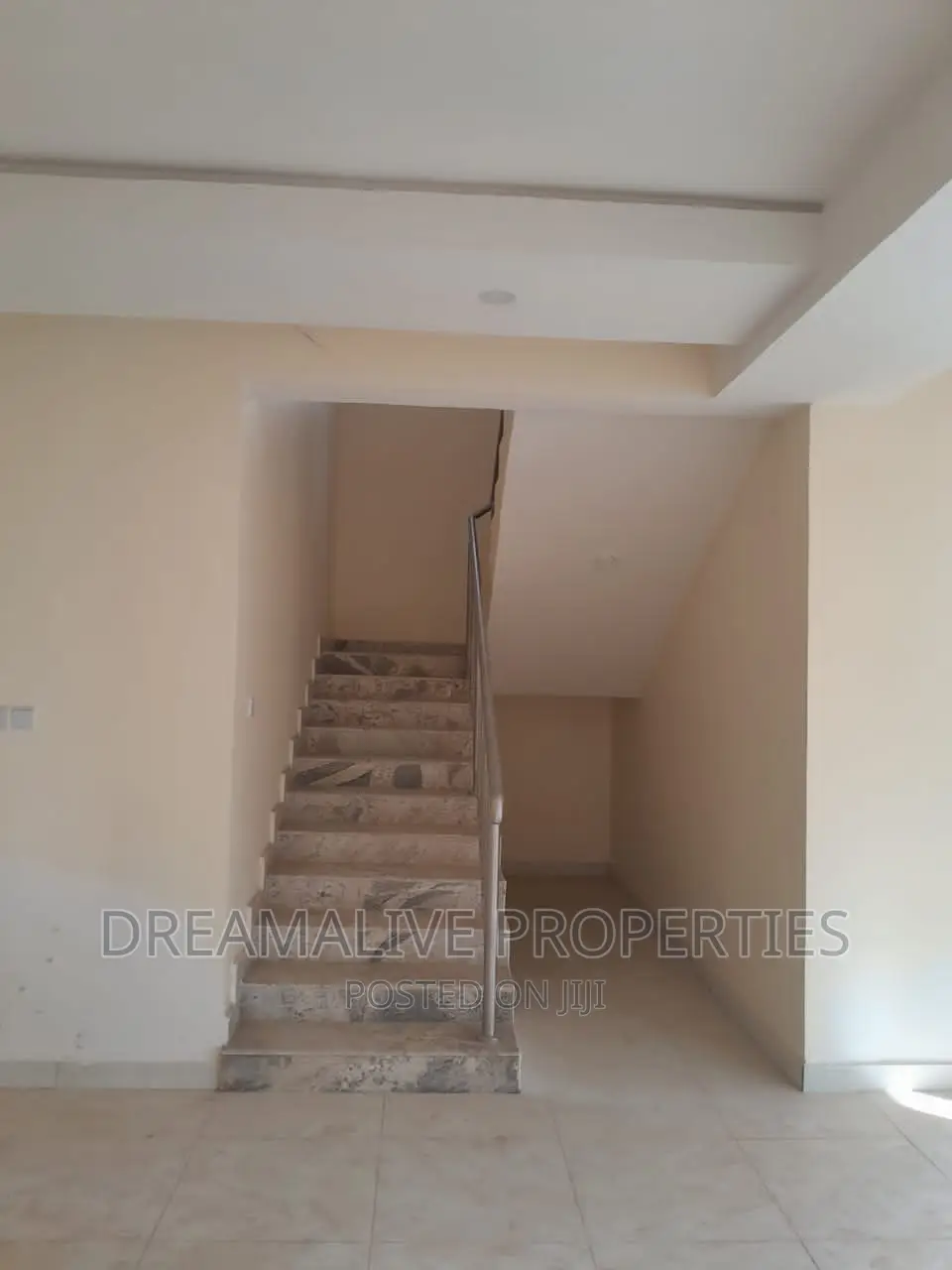 5bdrm Duplex in An Estate, Dawaki for sale in Dawaki