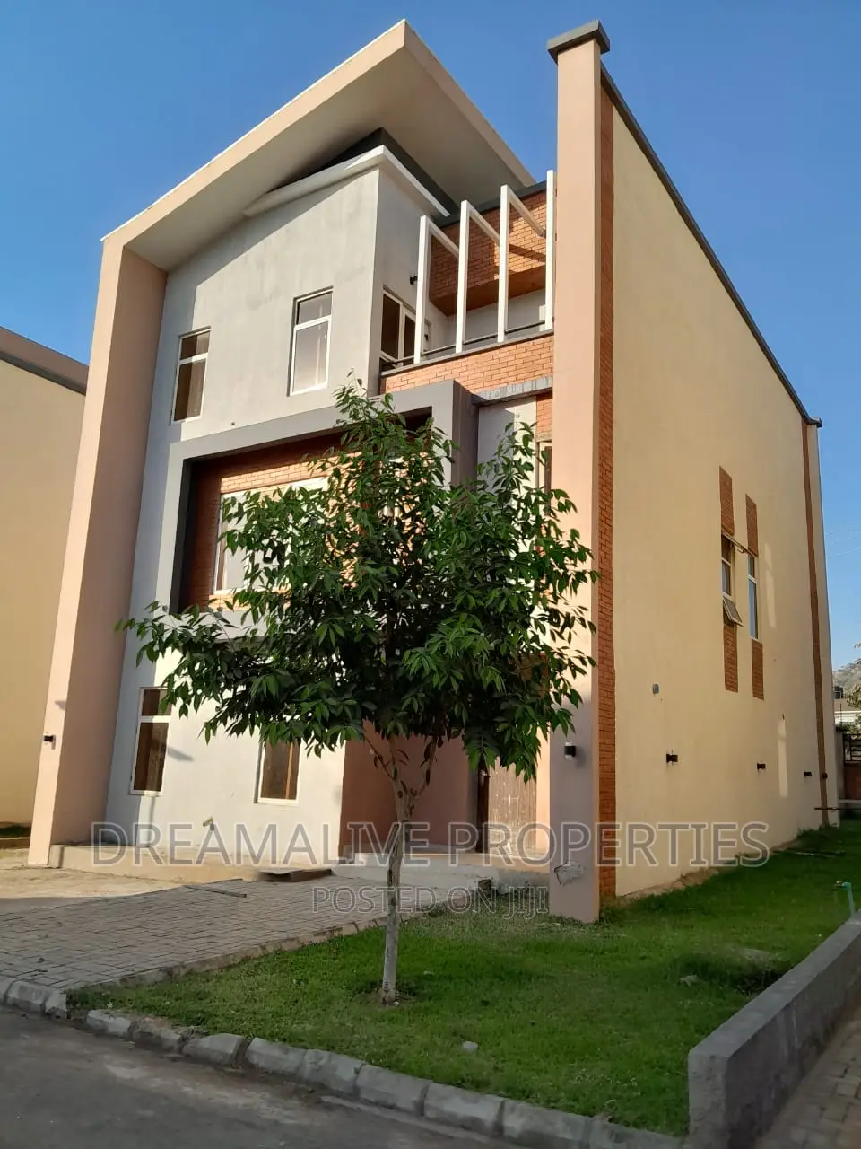 5bdrm Duplex in An Estate, Dawaki for sale in Dawaki