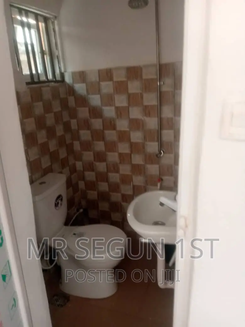 Studio Apartment in Agara Estate, Akala Express for rent in Akala Express