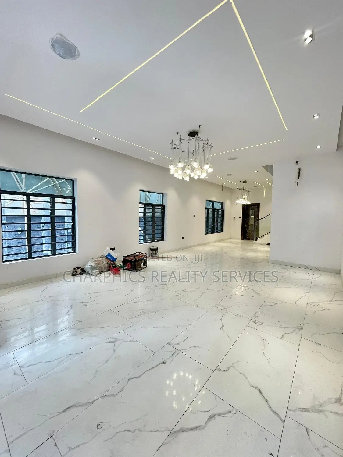 5bdrm Duplex in Lekki Phase 1 for sale in Lekki Phase 1