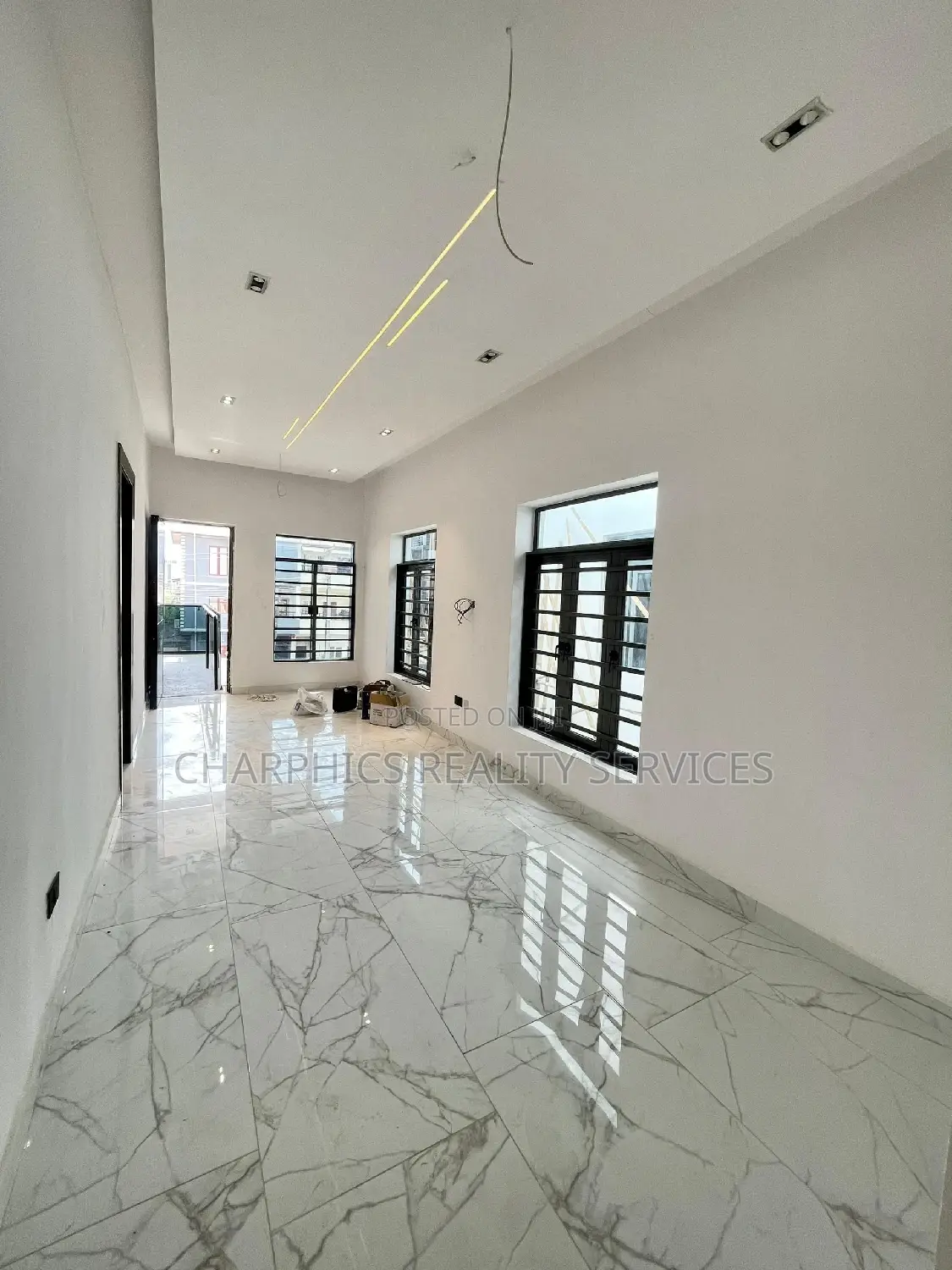 5bdrm Duplex in Lekki Phase 1 for sale in Lekki Phase 1